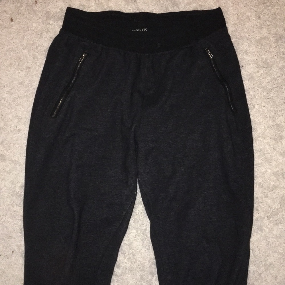 Black leggings/joggers with pockets